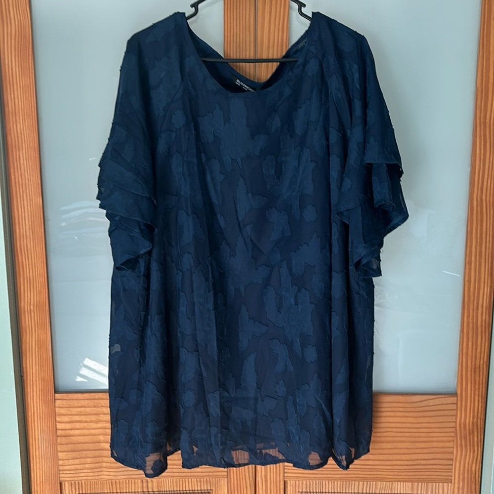 Blue patterned flowy blouse